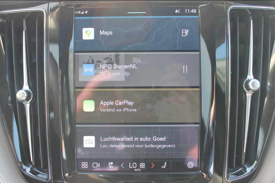 Volvo XC60 T6 Plug-in hybrid AWD Plus Dark Long range / Adaptieve cruise control / Panoramadak / Apple carplay / Parkeersensoren met 360 camera / Elektrische achterklep / Elektrische stoelen met geheugen / Stoel en stuurwielverwarming