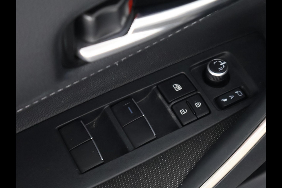 Toyota Corolla Touring Sports Hybrid 140 Business Luxury | Stoelverwarming | Apple Carplay & AndoidAUTO | Camera | Privacy Glass |