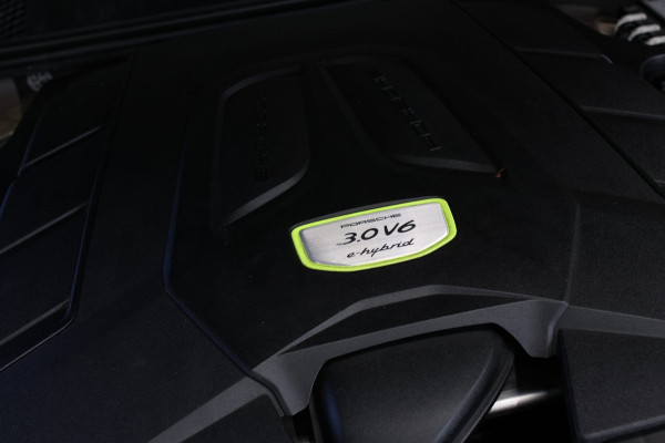 Porsche Cayenne Coupé 3.0 E-Hybrid *Pano*Sport Design*Sportuitlaat*Soft-Close*Sportstoelen*