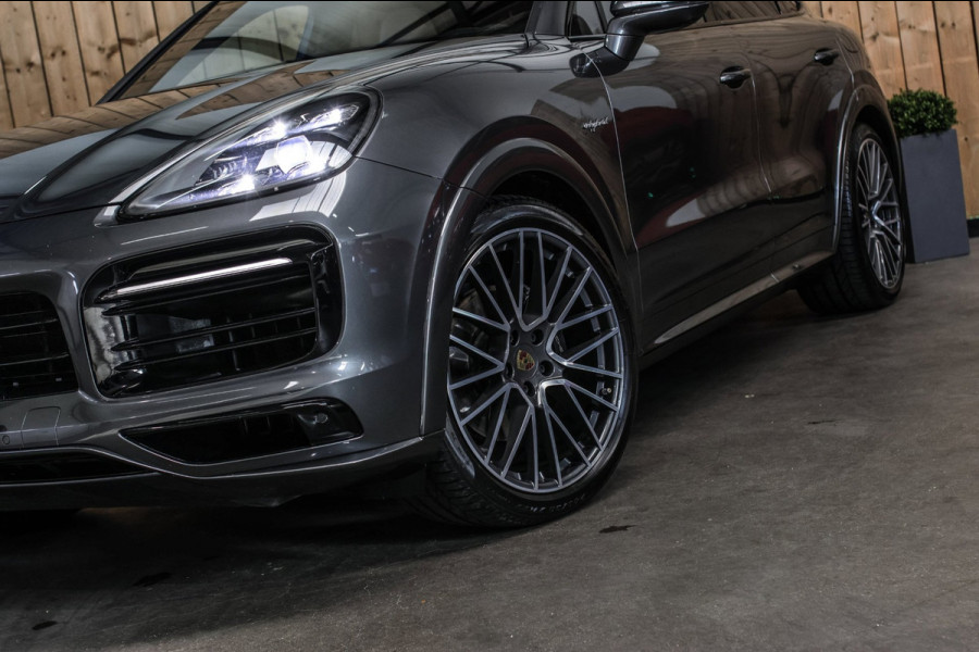 Porsche Cayenne Coupé 3.0 E-Hybrid *Pano*Sport Design*Sportuitlaat*Soft-Close*Sportstoelen*