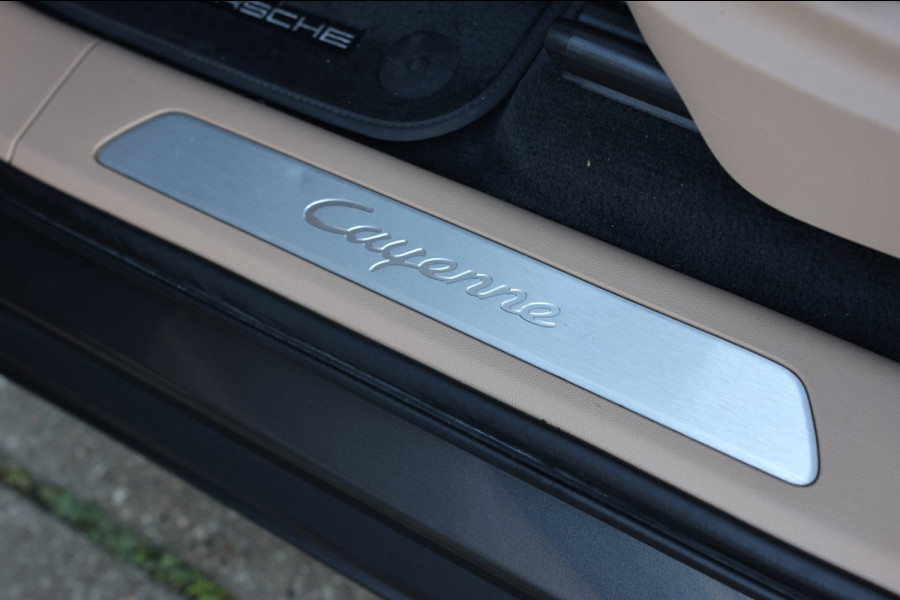 Porsche Cayenne Coupé 3.0 E-Hybrid *Pano*Sport Design*Sportuitlaat*Soft-Close*Sportstoelen*