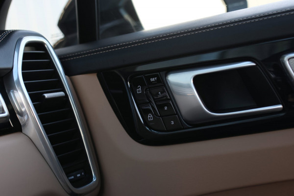 Porsche Cayenne Coupé 3.0 E-Hybrid *Pano*Sport Design*Sportuitlaat*Soft-Close*Sportstoelen*