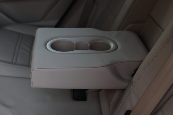 Porsche Cayenne Coupé 3.0 E-Hybrid *Pano*Sport Design*Sportuitlaat*Soft-Close*Sportstoelen*