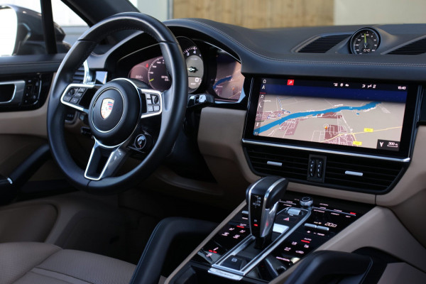 Porsche Cayenne Coupé 3.0 E-Hybrid *Pano*Sport Design*Sportuitlaat*Soft-Close*Sportstoelen*