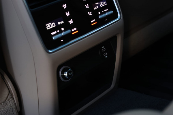Porsche Cayenne Coupé 3.0 E-Hybrid *Pano*Sport Design*Sportuitlaat*Soft-Close*Sportstoelen*
