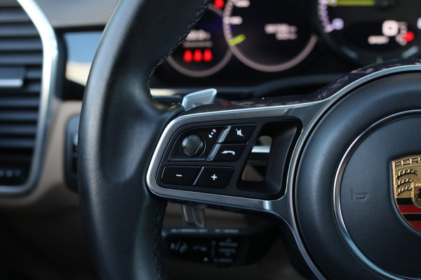 Porsche Cayenne Coupé 3.0 E-Hybrid *Pano*Sport Design*Sportuitlaat*Soft-Close*Sportstoelen*