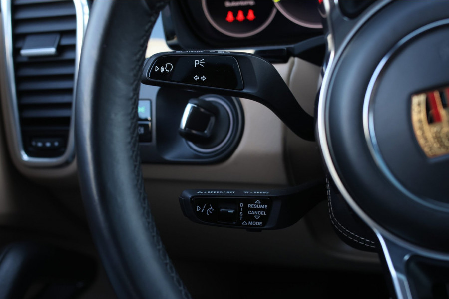 Porsche Cayenne Coupé 3.0 E-Hybrid *Pano*Sport Design*Sportuitlaat*Soft-Close*Sportstoelen*