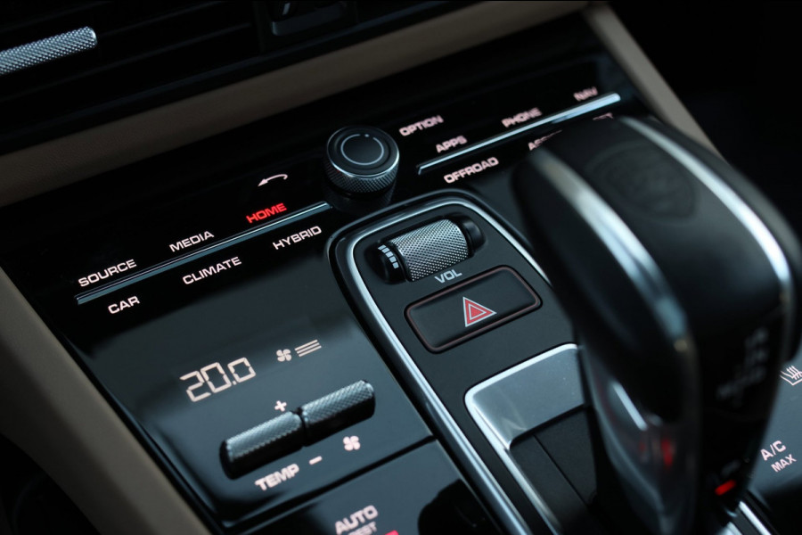 Porsche Cayenne Coupé 3.0 E-Hybrid *Pano*Sport Design*Sportuitlaat*Soft-Close*Sportstoelen*