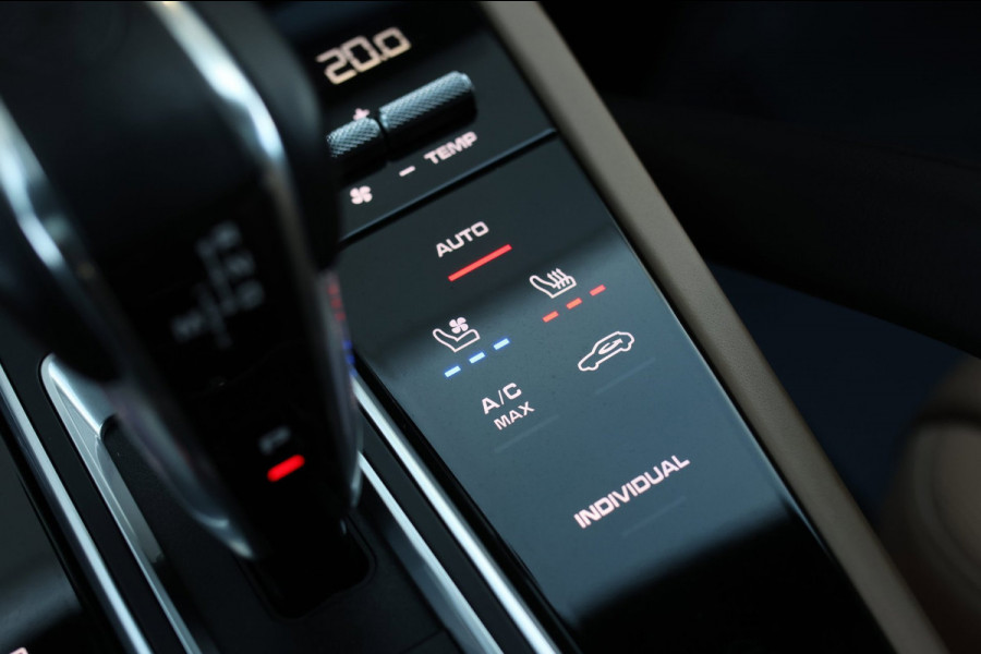 Porsche Cayenne Coupé 3.0 E-Hybrid *Pano*Sport Design*Sportuitlaat*Soft-Close*Sportstoelen*