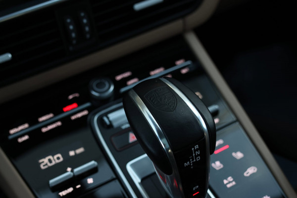 Porsche Cayenne Coupé 3.0 E-Hybrid *Pano*Sport Design*Sportuitlaat*Soft-Close*Sportstoelen*