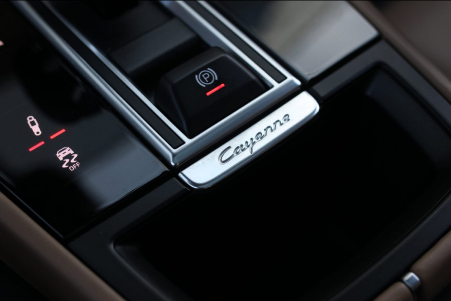 Porsche Cayenne Coupé 3.0 E-Hybrid *Pano*Sport Design*Sportuitlaat*Soft-Close*Sportstoelen*