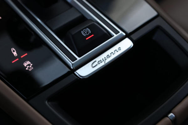 Porsche Cayenne Coupé 3.0 E-Hybrid *Pano*Sport Design*Sportuitlaat*Soft-Close*Sportstoelen*