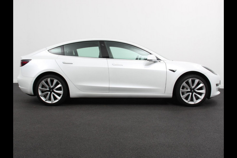 Tesla Model 3 Standard RWD Plus 60 kWh Panorama dak Navigatie Leder Parkeersensoren Camera 19" Sport Wheels