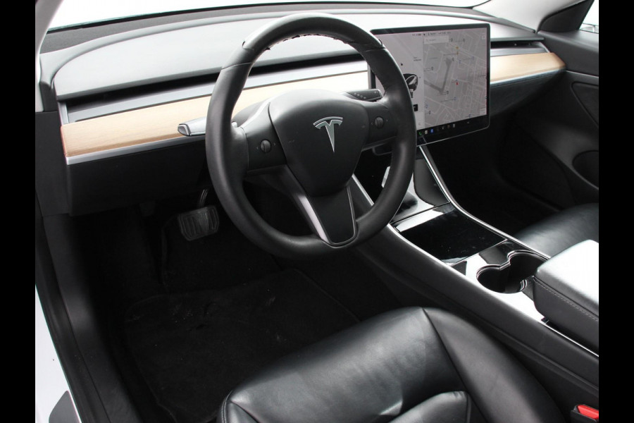 Tesla Model 3 Standard RWD Plus 60 kWh Panorama dak Navigatie Leder Parkeersensoren Camera 19" Sport Wheels
