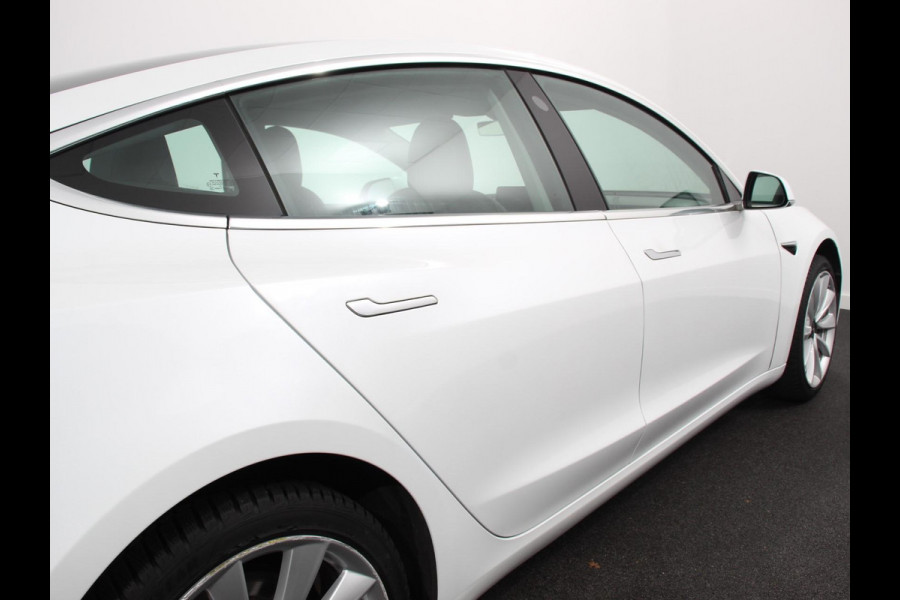 Tesla Model 3 Standard RWD Plus 60 kWh Panorama dak Navigatie Leder Parkeersensoren Camera 19" Sport Wheels