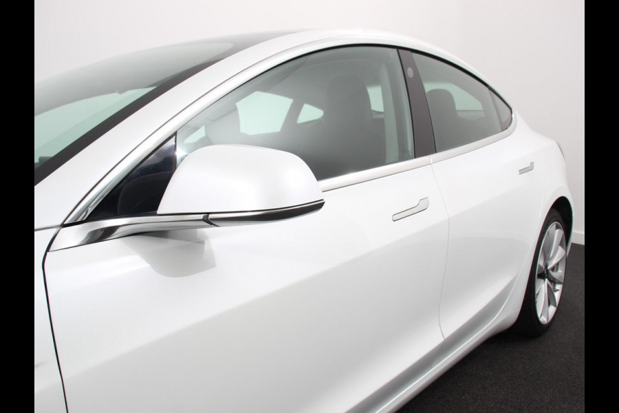 Tesla Model 3 Standard RWD Plus 60 kWh Panorama dak Navigatie Leder Parkeersensoren Camera 19" Sport Wheels