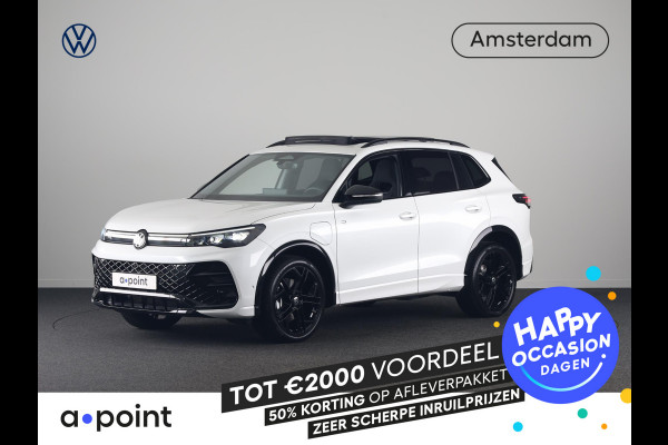 Volkswagen Tiguan 1.5 eHybrid R-Line Edition 204 pk Automaat (DSG) | Verlengde garantie | Navigatie | Panoramadak | Trekhaak (wegklapbaar) | Parkeersensoren (Park assist) | Rondomzicht camera | Stoelverwarming | R-Line |