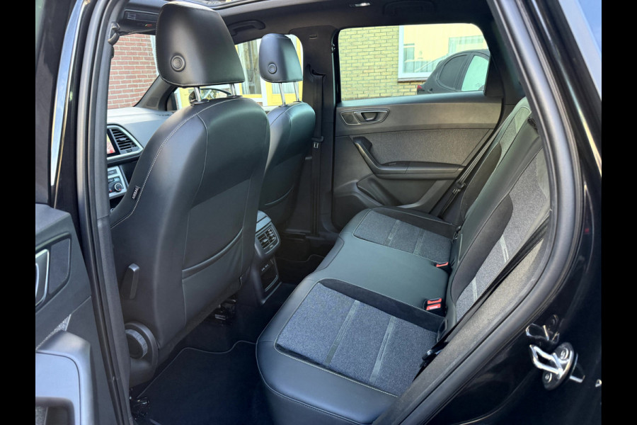 Seat Ateca 1.5 TSI Xperience Business Intense Panoramadak, Trekhaak, 19''Lmv