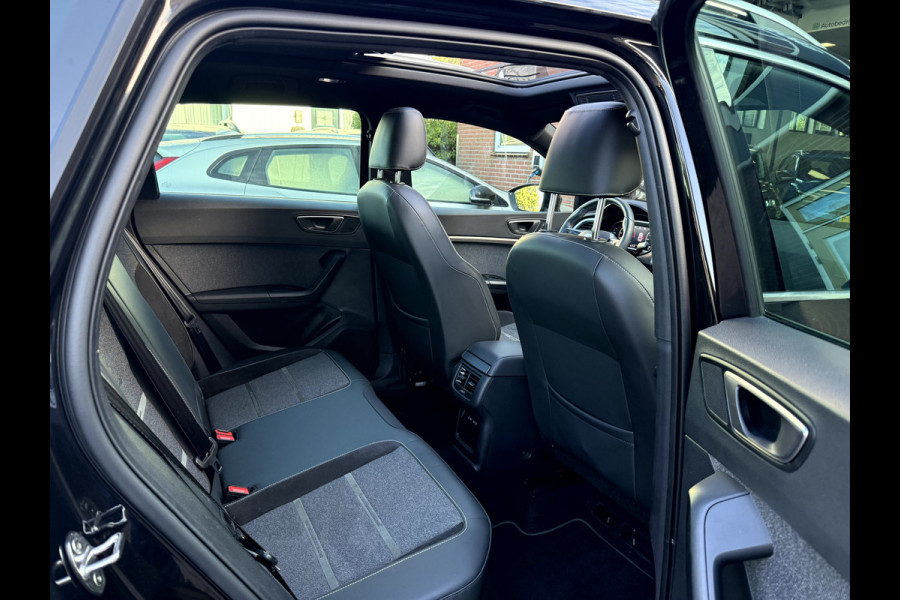 Seat Ateca 1.5 TSI Xperience Business Intense Panoramadak, Trekhaak, 19''Lmv