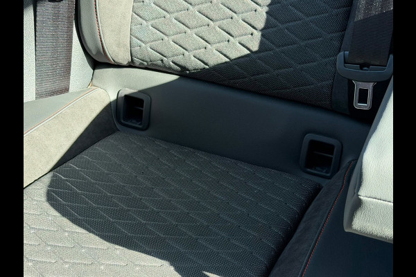 Seat Ateca 1.5 TSI FR 150 pk DSG Bus. Int / volle uitvoering o.a. Trekhaak, carplay, navi, DAB+