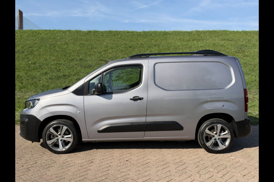 Peugeot Partner 1.5 BlueHDI Premium MAD Luchtvering op achteras | Maxxfan in laadruimte | Laadruimte bekleed met isolatie | PDC & camera A | 1e Eigenaar | NAP
