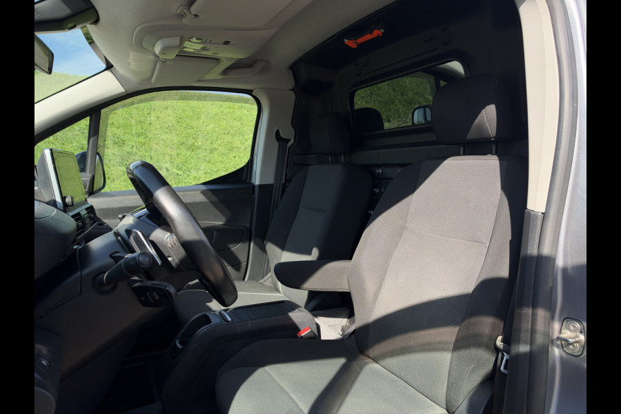 Peugeot Partner 1.5 BlueHDI Premium MAD Luchtvering op achteras | Maxxfan in laadruimte | Laadruimte bekleed met isolatie | PDC & camera A | 1e Eigenaar | NAP