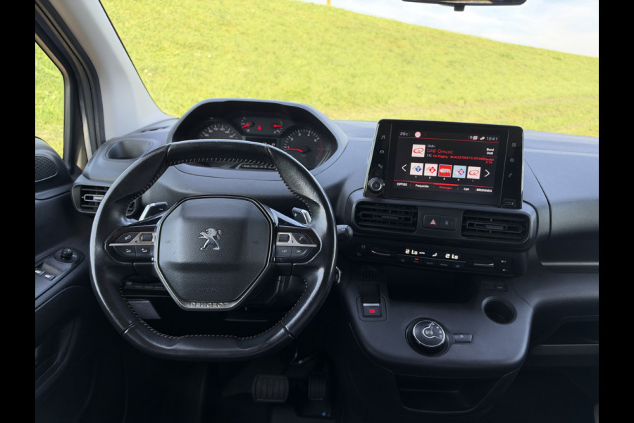 Peugeot Partner 1.5 BlueHDI Premium MAD Luchtvering op achteras | Maxxfan in laadruimte | Laadruimte bekleed met isolatie | PDC & camera A | 1e Eigenaar | NAP