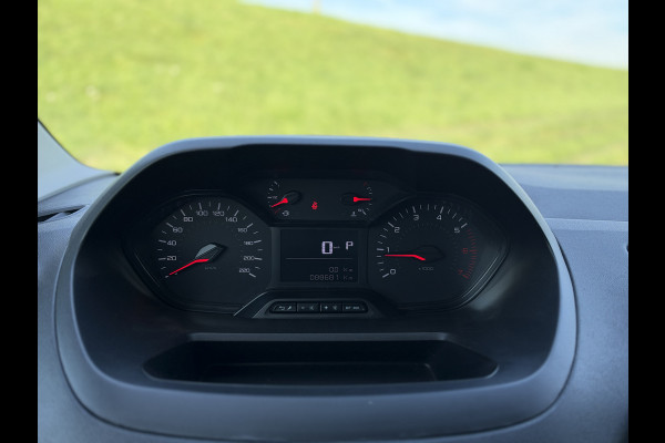 Peugeot Partner 1.5 BlueHDI Premium MAD Luchtvering op achteras | Maxxfan in laadruimte | Laadruimte bekleed met isolatie | PDC & camera A | 1e Eigenaar | NAP