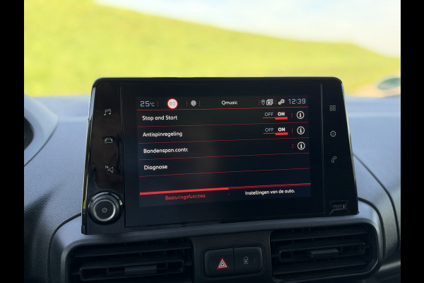 Peugeot Partner 1.5 BlueHDI Premium MAD Luchtvering op achteras | Maxxfan in laadruimte | Laadruimte bekleed met isolatie | PDC & camera A | 1e Eigenaar | NAP