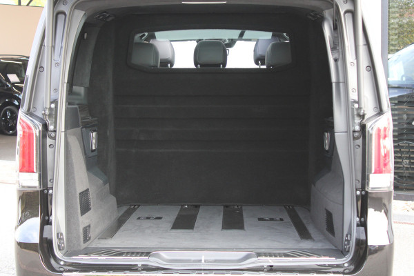 Mercedes-Benz V-Klasse 300d / AMG / Exclusive / DC / 4-matic / Luchtvering / Pano / Elec Stoelen / Burmester / Vol Opties / NIEUWSTAAT.