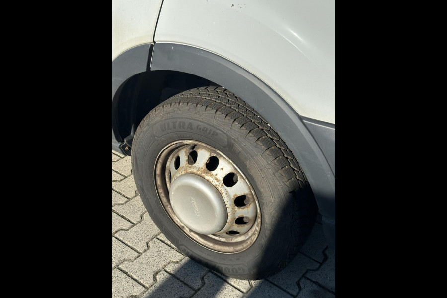 Ford Transit Bakwagen met laadklep TURBO DEFECT