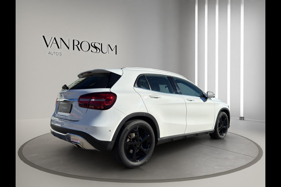 Mercedes-Benz GLA 180 Premium | Pano | Leder sportstoelen | Camera | 18" | Cruise |