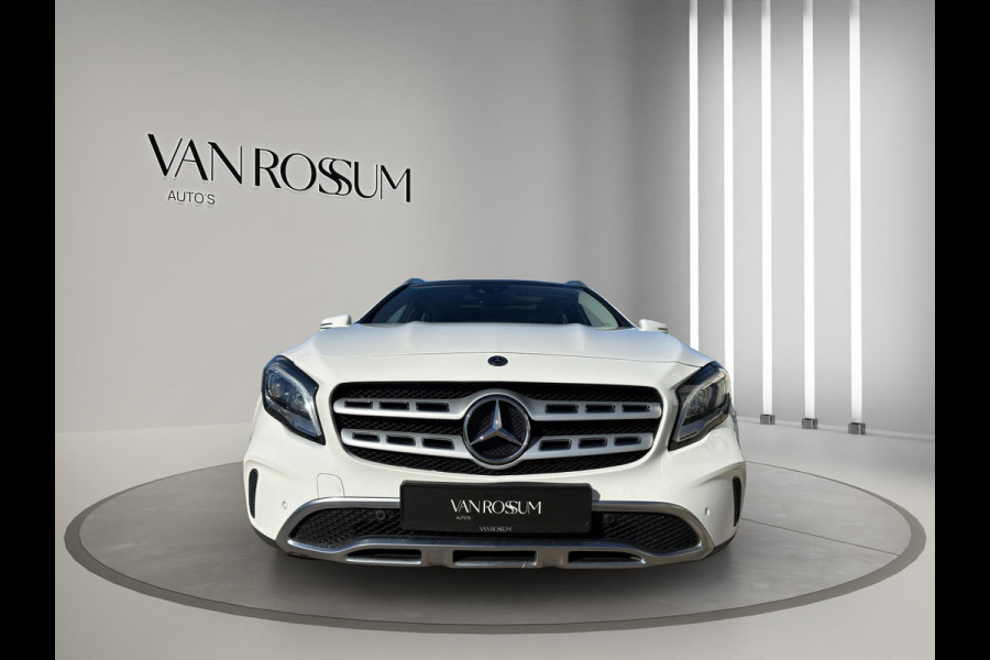 Mercedes-Benz GLA 180 Premium | Pano | Leder sportstoelen | Camera | 18" | Cruise |