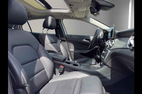 Mercedes-Benz GLA 180 Premium | Pano | Leder sportstoelen | Camera | 18" | Cruise |