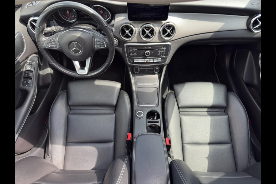 Mercedes-Benz GLA 180 Premium | Pano | Leder sportstoelen | Camera | 18" | Cruise |