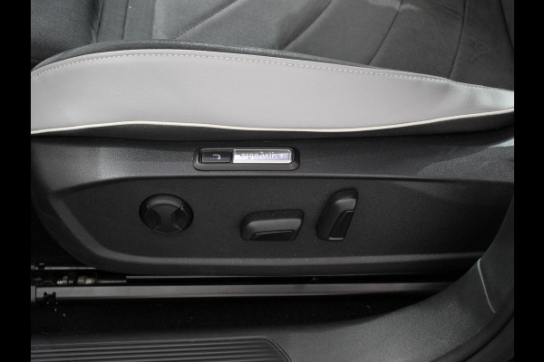 Volkswagen ID.3 Pro 58 kWh Navigatie Apple Carplay/Android Auto Camera Climate Control Adaptive Cruise Control Lichtmetalen Velgen