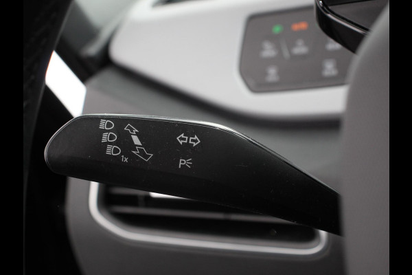 Volkswagen ID.3 Pro 58 kWh Navigatie Apple Carplay/Android Auto Camera Climate Control Adaptive Cruise Control Lichtmetalen Velgen