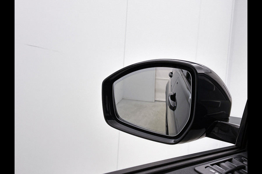 Land Rover Discovery Sport P300e Hybride R-Dynamic SE / Panoramadak /  Leder / Interactive Driver Display / Navi / Cruise-ctr. / Apk nieuw