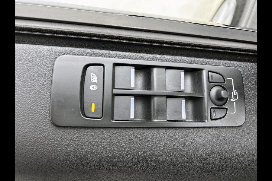Land Rover Discovery Sport P300e Hybride R-Dynamic SE / Panoramadak /  Leder / Interactive Driver Display / Navi / Cruise-ctr. / Apk nieuw