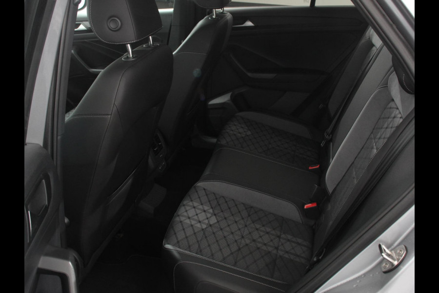 Volkswagen T-Roc 1.5 TSI Automaat R-Line Edition Digitale Cockpit Navigatie Appel Carplay/Android Auto Climate Control Extra getint Glas Stoelverwarming Dab Led Adaptive Cruise Control