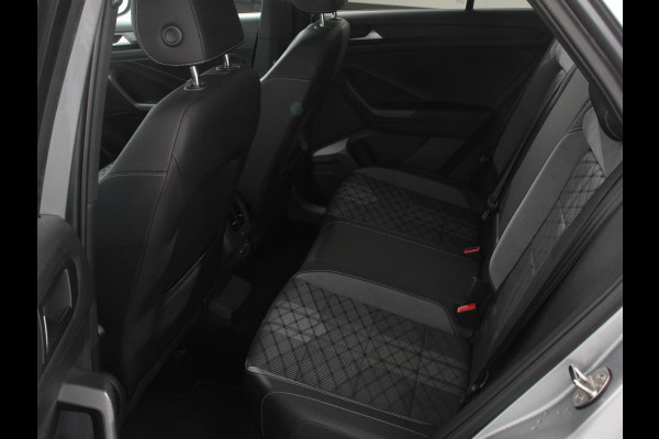 Volkswagen T-Roc 1.5 TSI Automaat R-Line Edition Digitale Cockpit Navigatie Appel Carplay/Android Auto Climate Control Extra getint Glas Stoelverwarming Dab Led Adaptive Cruise Control