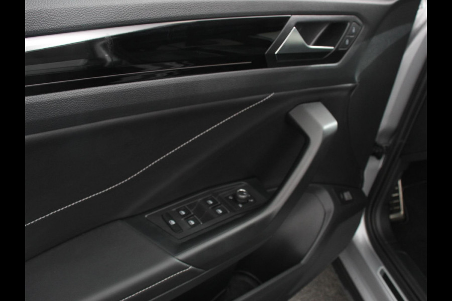Volkswagen T-Roc 1.5 TSI Automaat R-Line Edition Digitale Cockpit Navigatie Appel Carplay/Android Auto Climate Control Extra getint Glas Stoelverwarming Dab Led Adaptive Cruise Control