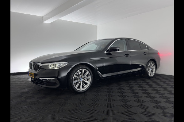 BMW 5 Serie 530e iPerformance High Executive (Plug-in) {SoH-98%} Aut. *HEAD-UP | LEATHER | XENON | ADAPTIVE-CRUISE | TOP-VIEW | HEATED-COMFORTSEATS | PRIVACY-GLASS | AMBIENT-LIGHT | ECC | PDC | 18''ALU*
