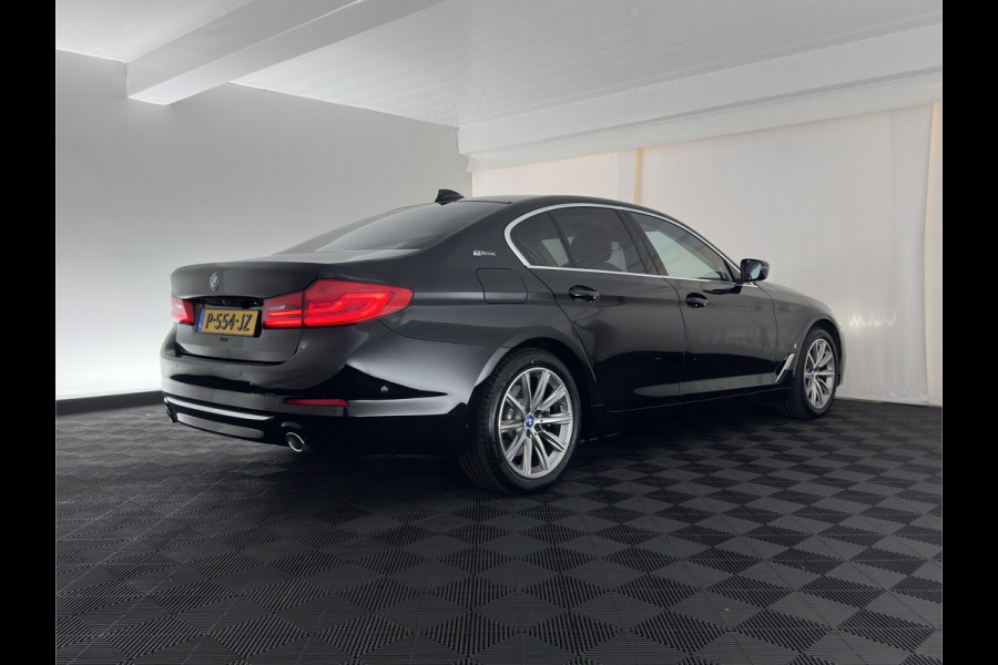 BMW 5 Serie 530e iPerformance High Executive (Plug-in) {SoH-98%} Aut. *HEAD-UP | LEATHER | XENON | ADAPTIVE-CRUISE | TOP-VIEW | HEATED-COMFORTSEATS | PRIVACY-GLASS | AMBIENT-LIGHT | ECC | PDC | 18''ALU*