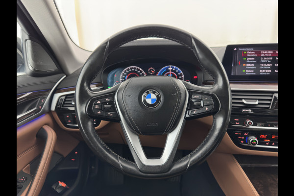 BMW 5 Serie 530e iPerformance High Executive (Plug-in) {SoH-98%} Aut. *HEAD-UP | LEATHER | XENON | ADAPTIVE-CRUISE | TOP-VIEW | HEATED-COMFORTSEATS | PRIVACY-GLASS | AMBIENT-LIGHT | ECC | PDC | 18''ALU*