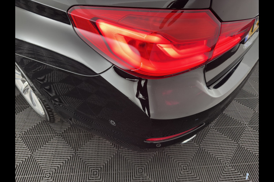 BMW 5 Serie 530e iPerformance High Executive (Plug-in) {SoH-98%} Aut. *HEAD-UP | LEATHER | XENON | ADAPTIVE-CRUISE | TOP-VIEW | HEATED-COMFORTSEATS | PRIVACY-GLASS | AMBIENT-LIGHT | ECC | PDC | 18''ALU*