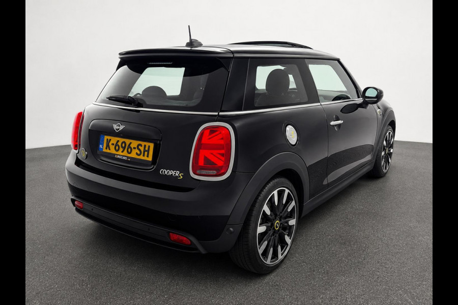 MINI Electric Charged 33 kWh Panoramadak Harman Kardon Camera Leder Navigatie Professional Cruise Control Head Up Display Bluetooth SOH 97%
