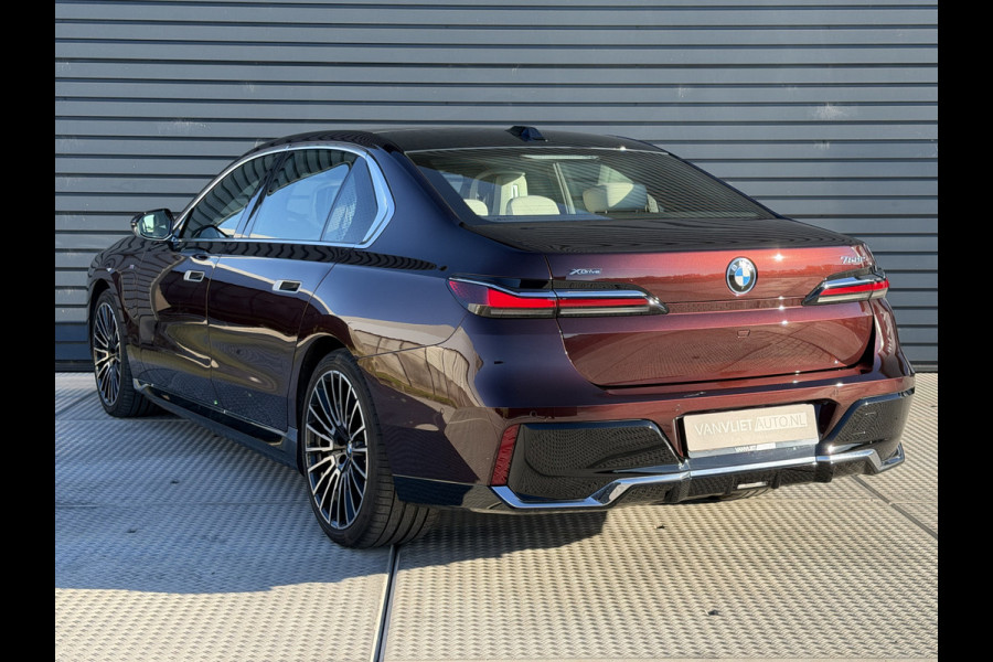 BMW 7 Serie 750e xDrive | M-Sport | B&W Audio | Panorama dak | 360 Camera | Unieke kleur!