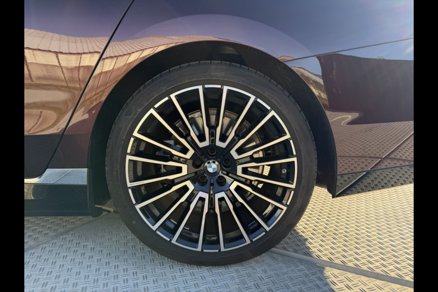 BMW 7 Serie 750e xDrive | M-Sport | B&W Audio | Panorama dak | 360 Camera | Unieke kleur!