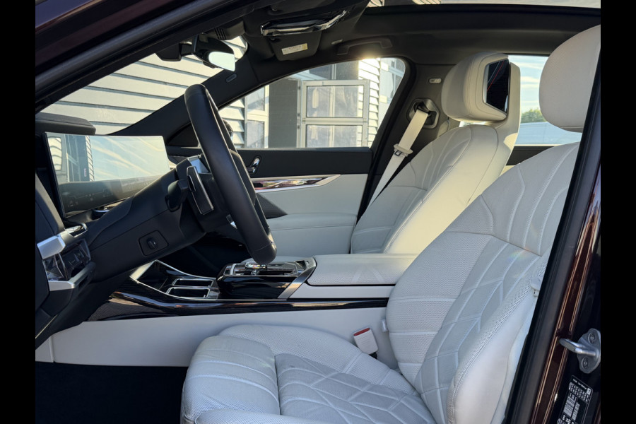 BMW 7 Serie 750e xDrive | M-Sport | B&W Audio | Panorama dak | 360 Camera | Unieke kleur!